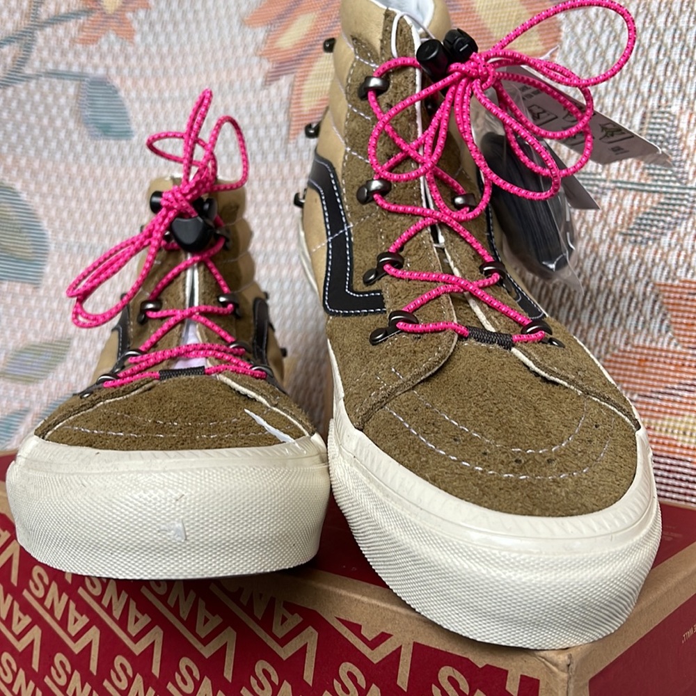 Vans WMNS Sk8-Hi Echo Dx
(Hairy Suede) Butternut/T
VNOA7Q50B75
Sneakers - Picture 7 of 16